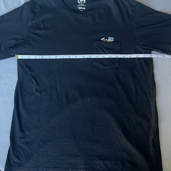 Uniqlo x Disney Donald Duck Unisex Tee Black Size Medium with side pocket - Picture 7 of 11